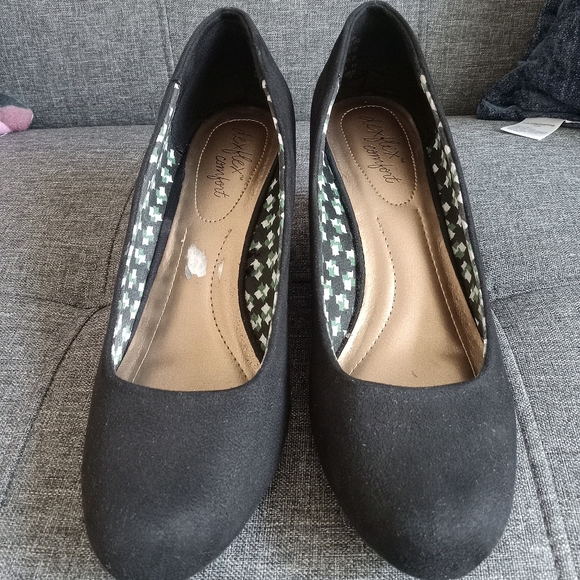 Used pair of black high heel pumps - Picture 3 of 4